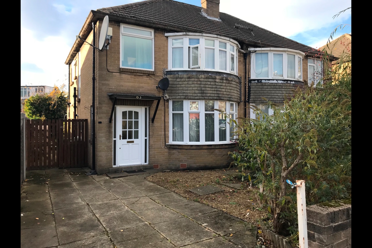 Leeds 3 Bed SemiDetached House, Carr Manor View, LS17 To Rent Now