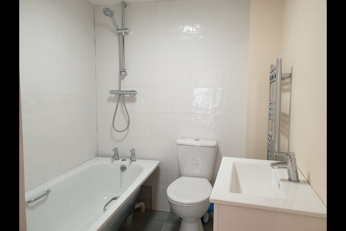 Melksham 2 Bed Terraced House, The City, SN12 To Rent Now for £900.