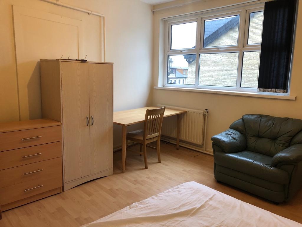 Bradford 2 Bed Flat, Laisteridge Lane, BD7 To Rent Now for £1,000.