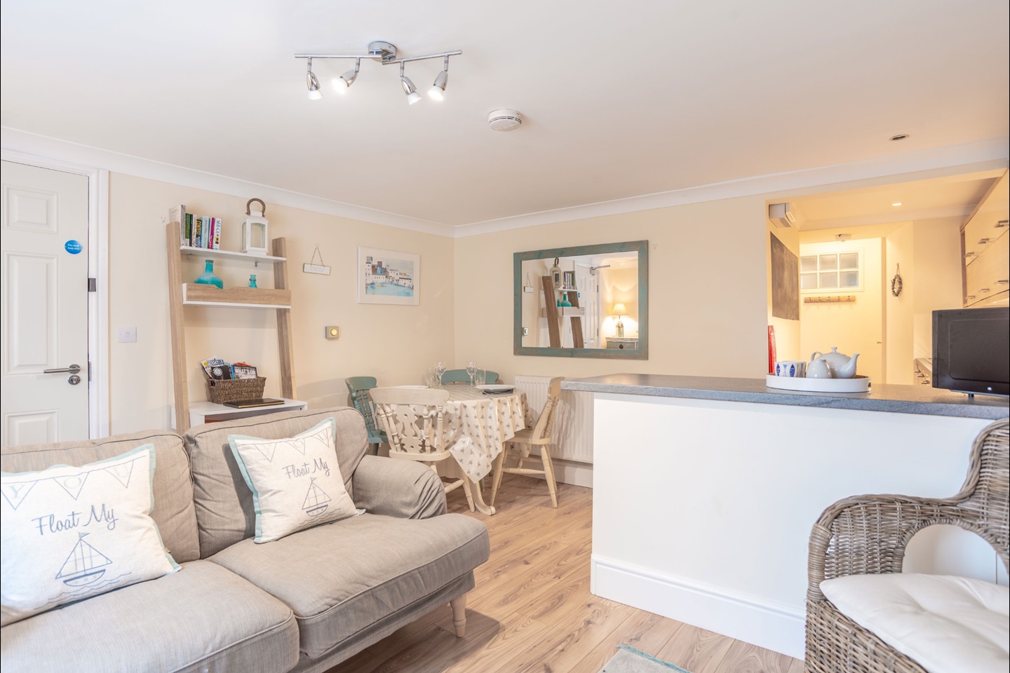 Falmouth 1 Bed Flat, Falmouth, TR11 To Rent Now for £850.00 p/m