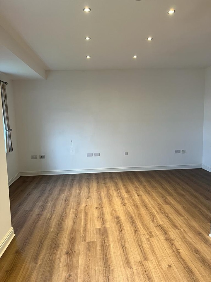 Erith 2 Bed Flat, Rainbow Road, DA8 To Rent Now for £1,650.00 p/m