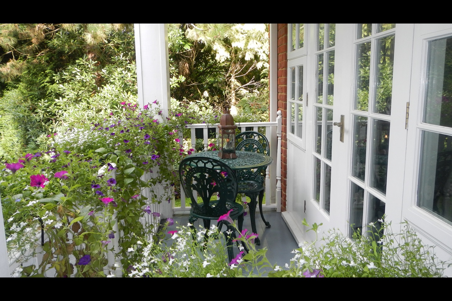 Weybridge 1 Bed One Bedroom Cottage, KT13 To Rent Now