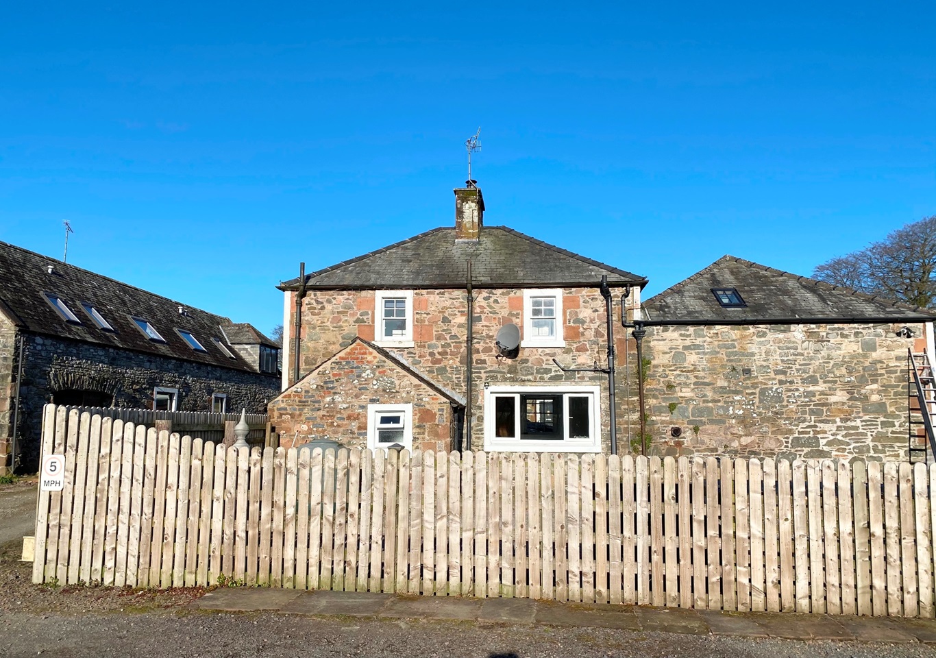 Castle Douglas 2 Bed SemiDetached House, Dildawn Estate, DG7 To