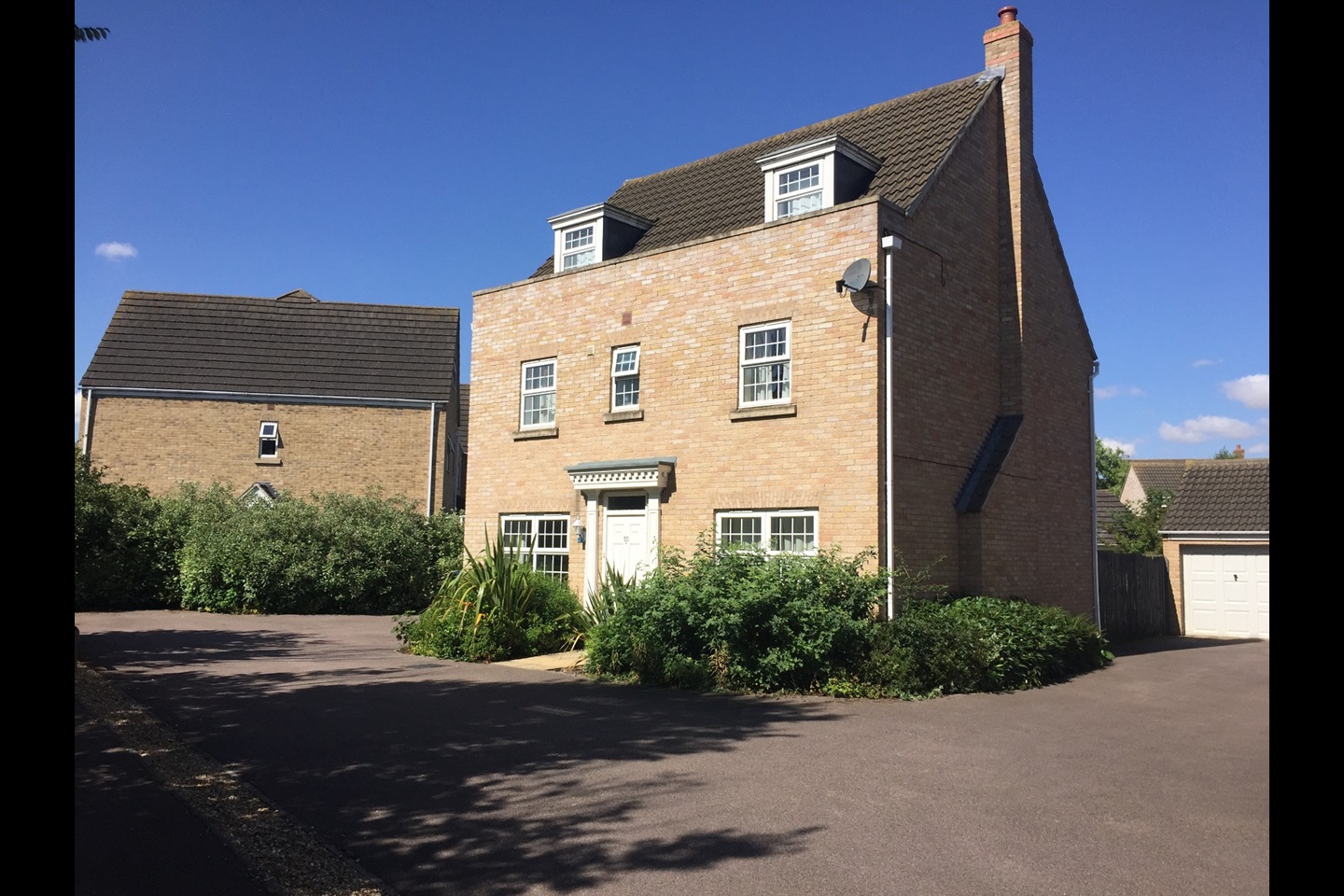 Sapley, Huntingdon 5 Bed Detached House, Robertson Way, PE28 To