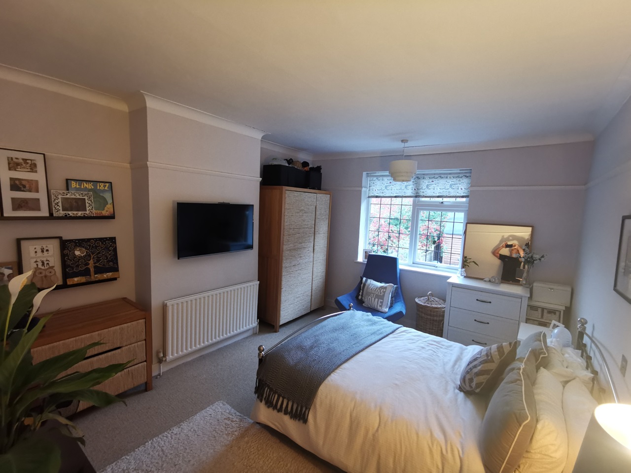 Caterham 2 Bed Flat, Crescent Road, CR3 To Rent Now for £1,400.00 p/m