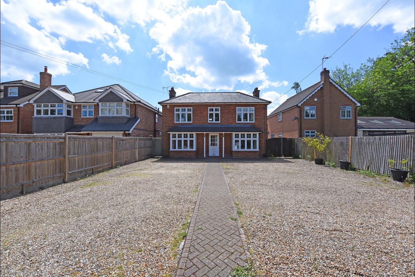Chineham, Basingstoke 4 Bed Detached House, Reading Road, RG24 To