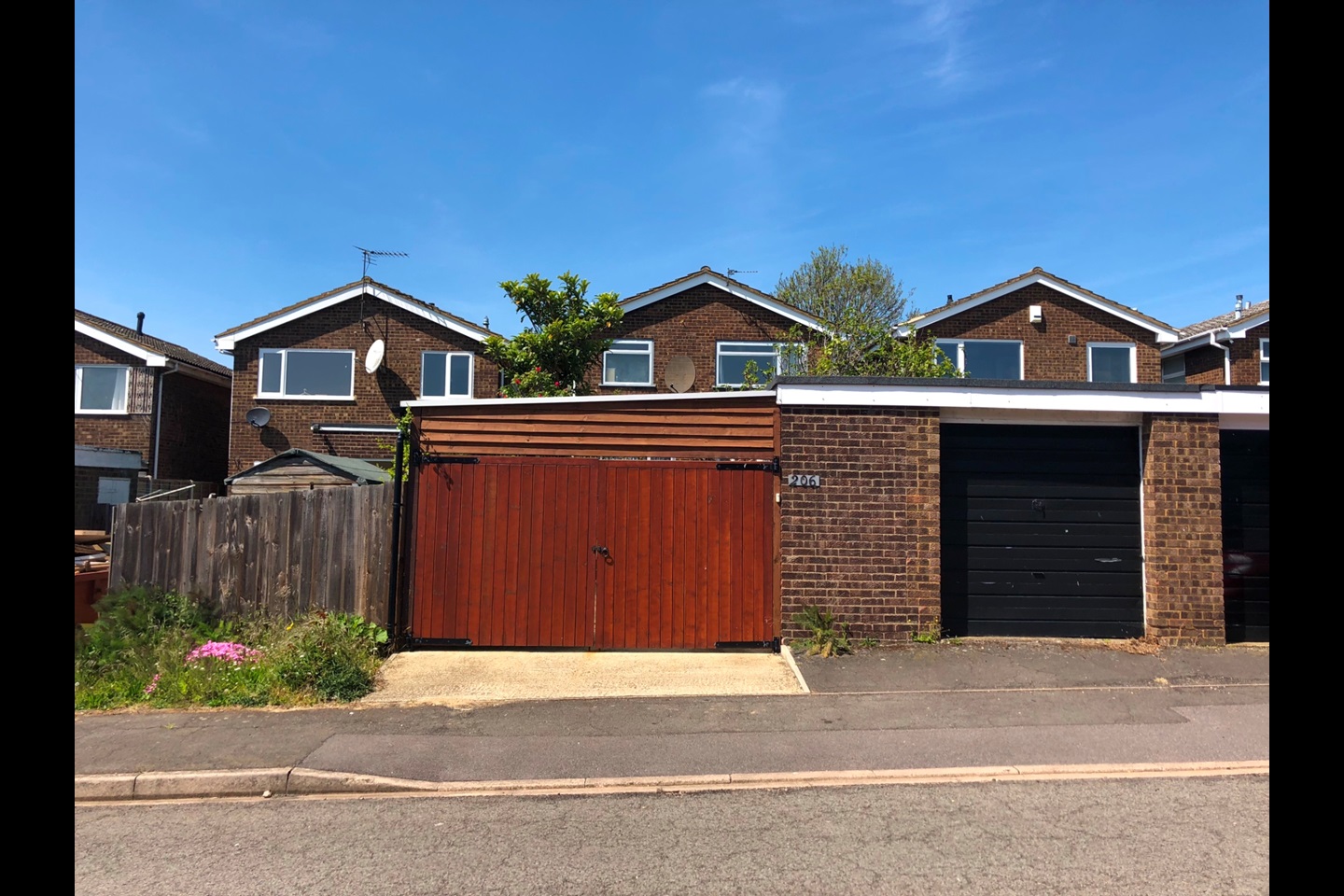 Bedford 3 Bed Detached House, Brickhill Drive, MK41 To Rent Now for