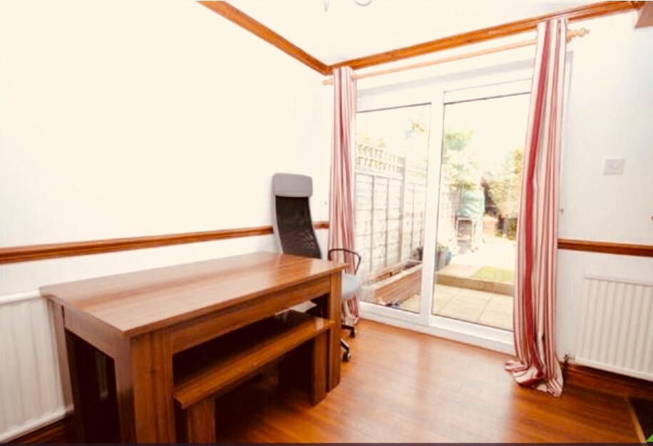 Kippax, Leeds 3 Bed SemiDetached House, Leeds Road, LS25 To Rent