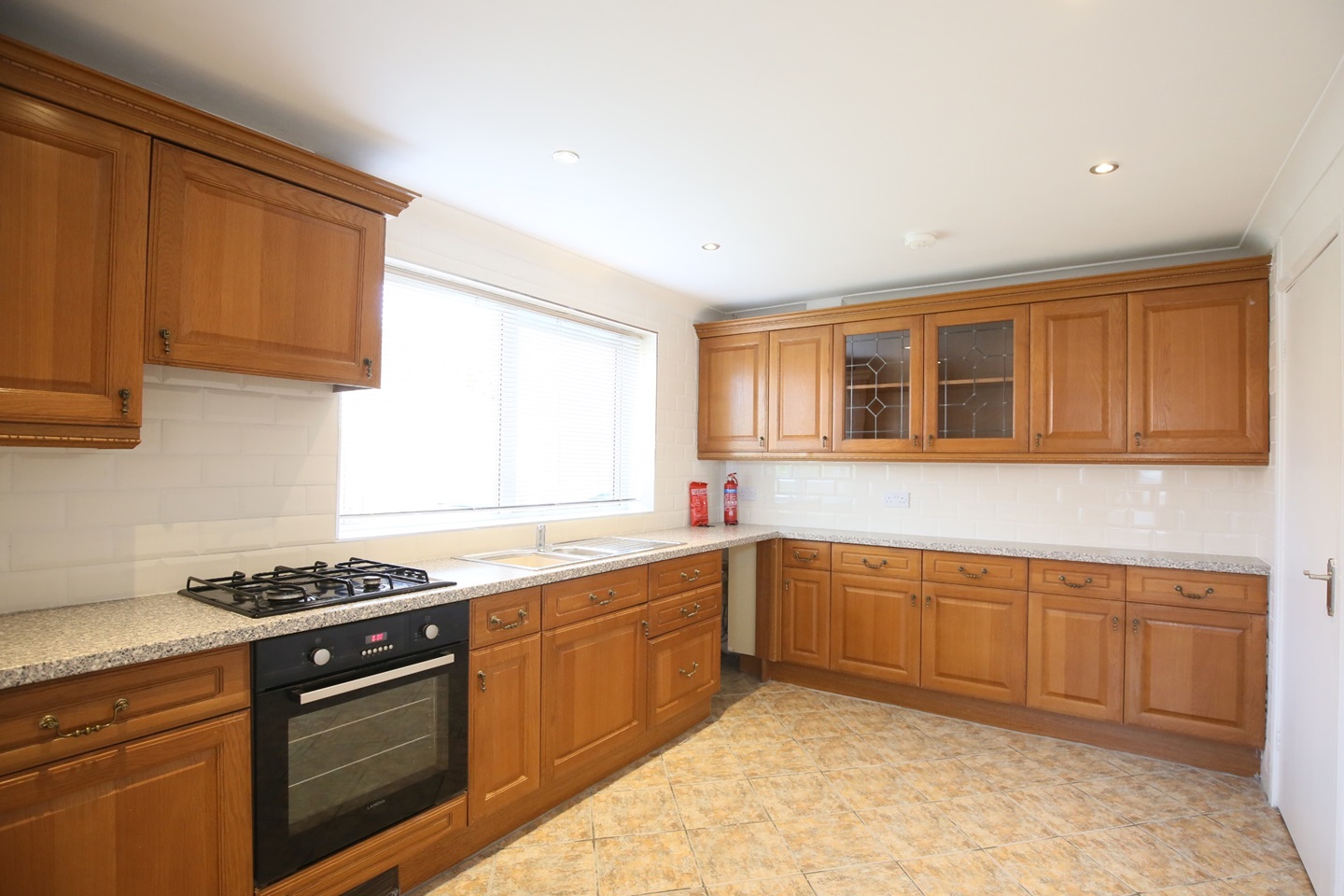 Castleford 3 Bed SemiDetached House, Redhill Avenue, WF10 To Rent