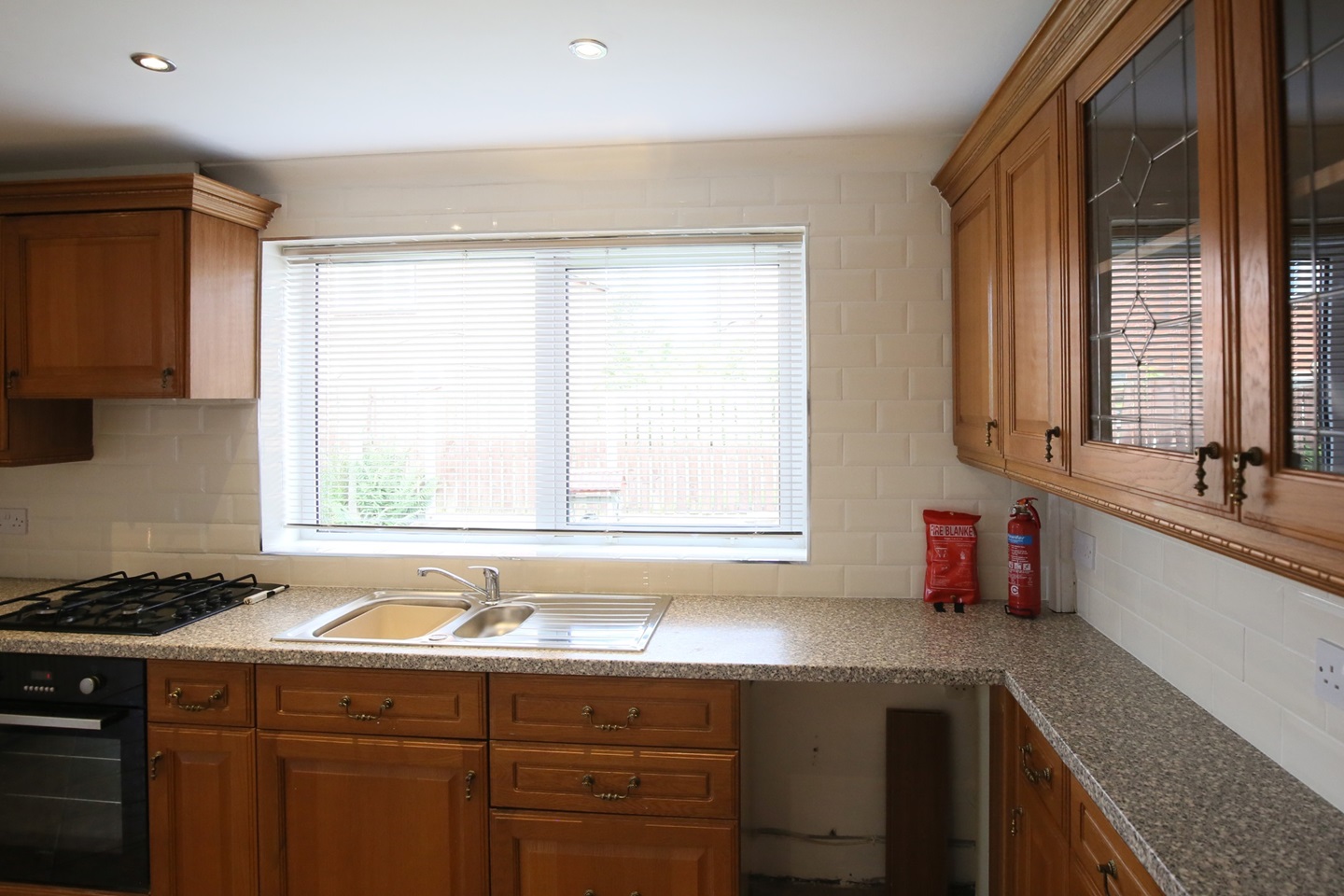 Castleford 3 Bed SemiDetached House, Redhill Avenue, WF10 To Rent