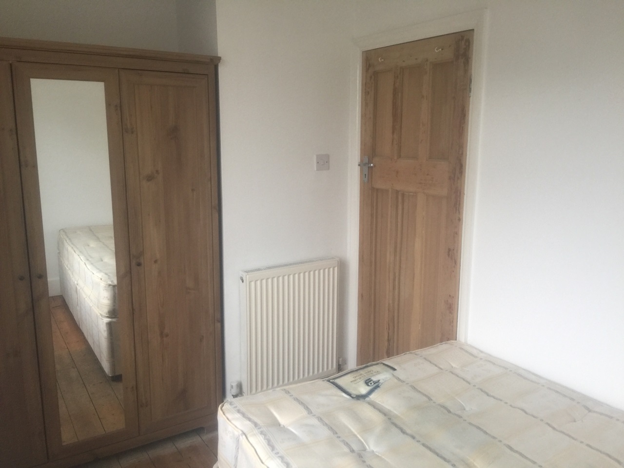 Raynes Park Room in a Shared House, Fairway, SW20 To Rent Now for £