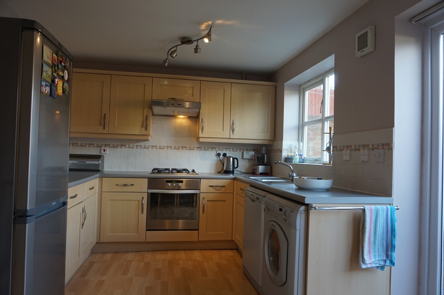 Sheffield 3 Bed SemiDetached House, Middlewood Drive, S6 To Rent