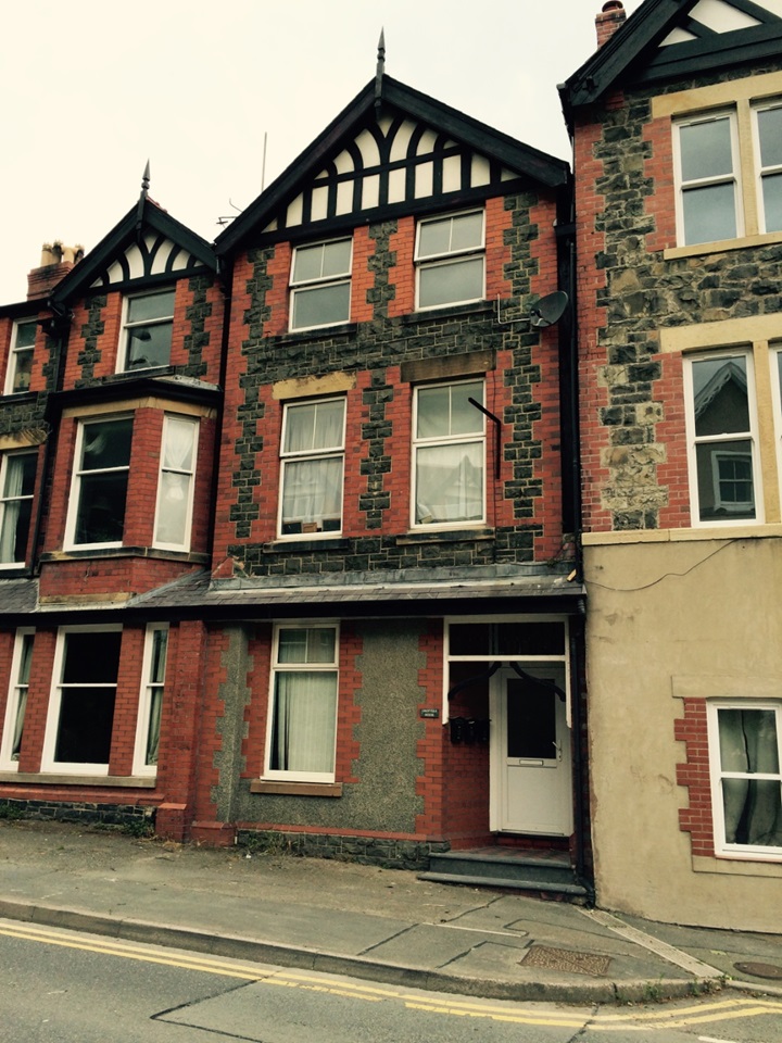 Penmaenmawr 2 Bed Flat, Grenville House, LL34 To Rent Now for £450.