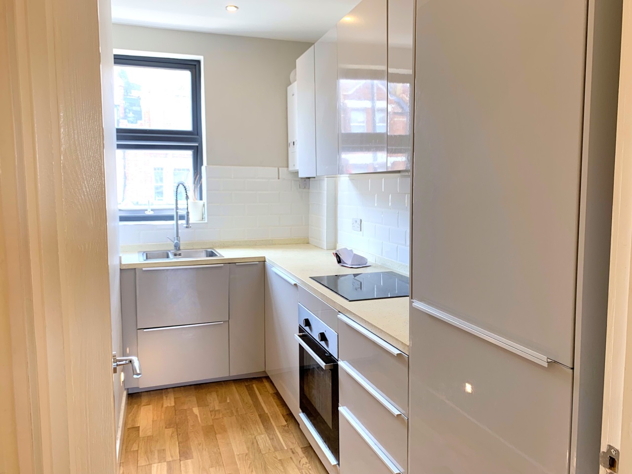 Thornton Heath 1 Bed Flat, High Street, CR7 To Rent Now for £1,400.