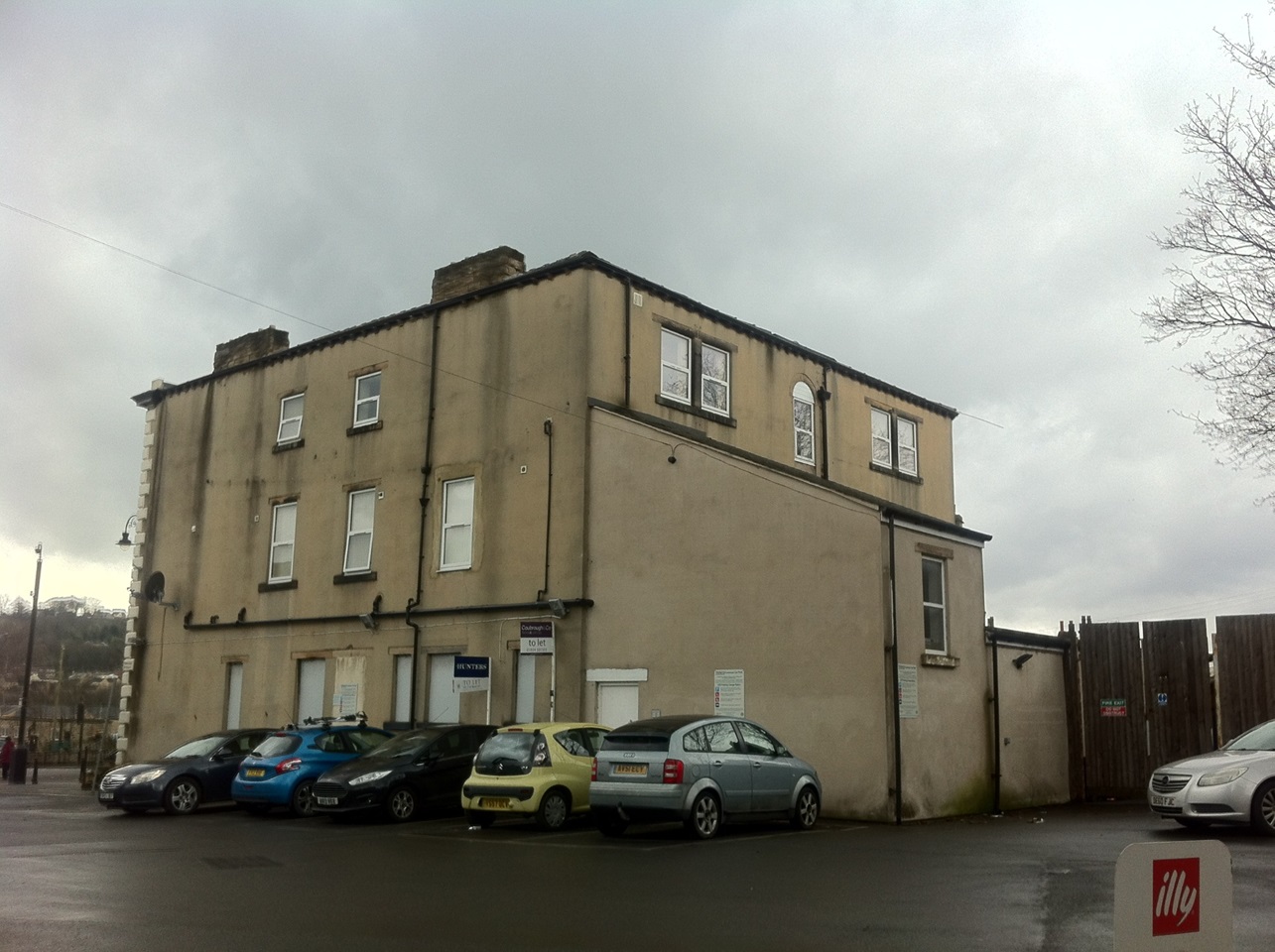 Mirfield Studio Flat, Huddersfield Road, WF14 To Rent Now for £433.