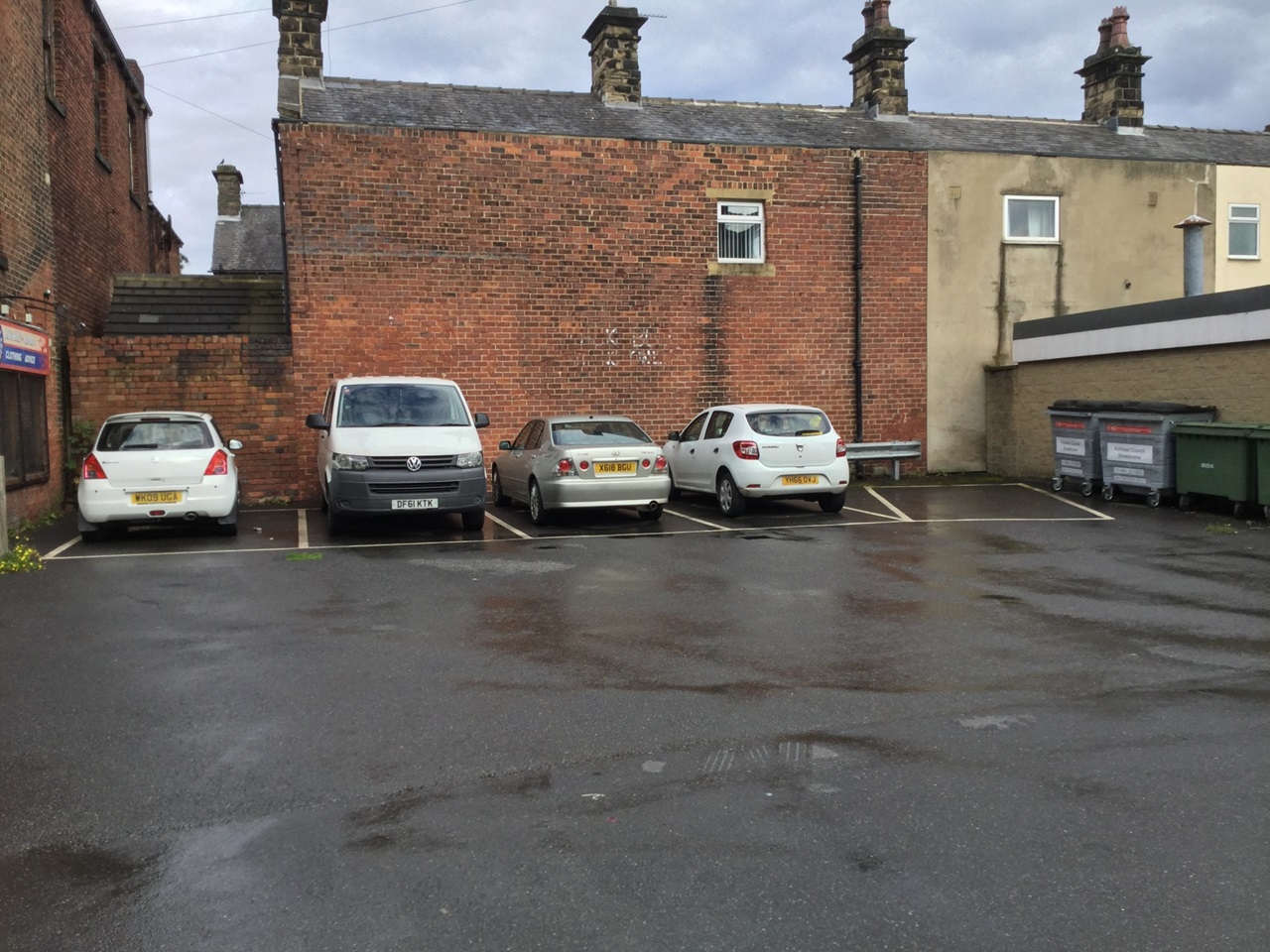 Mirfield Studio Flat, Huddersfield Road, WF14 To Rent Now for £433.