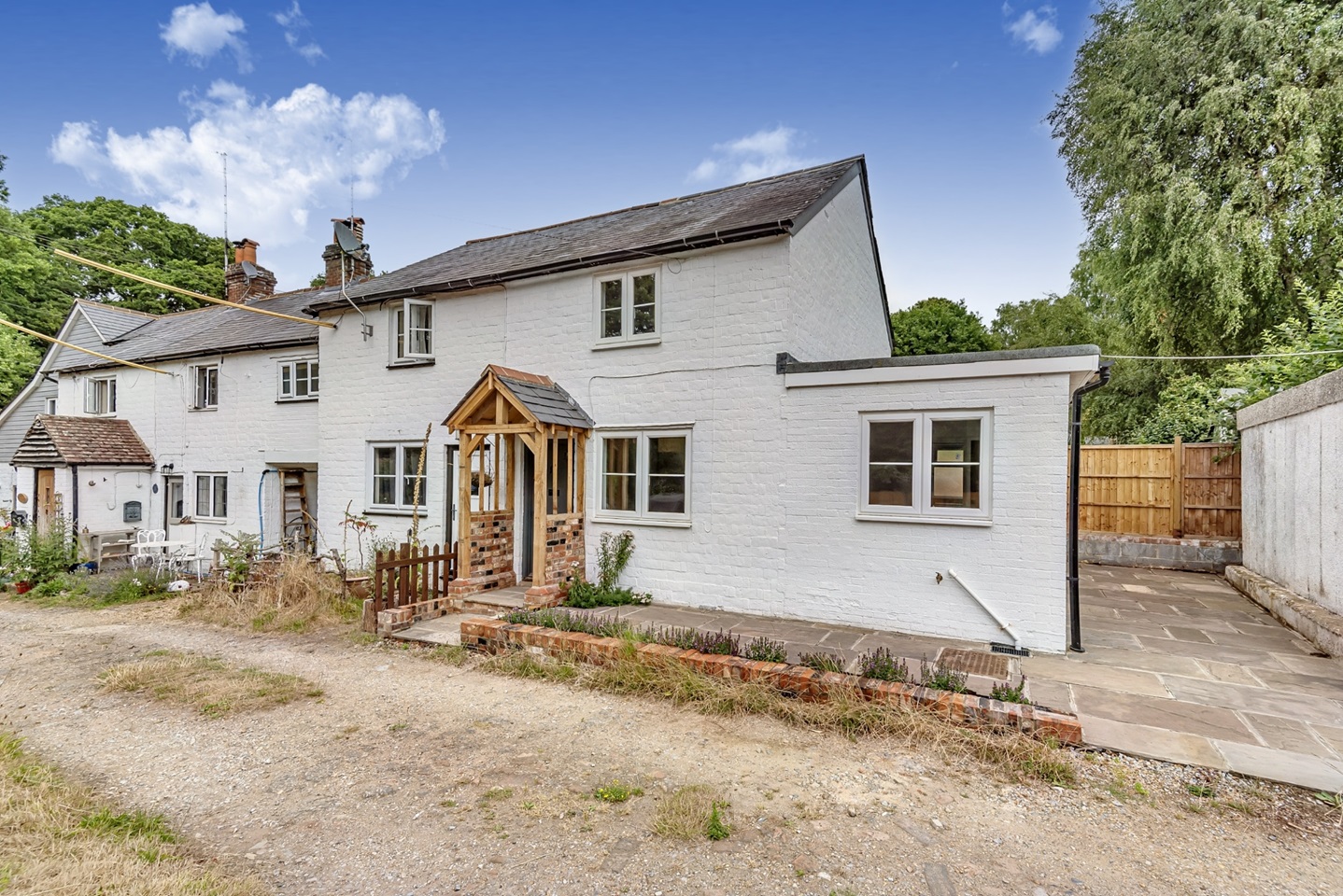 Wormley, Godalming 2 Bed SemiDetached House, Rose Cottages, GU8 To