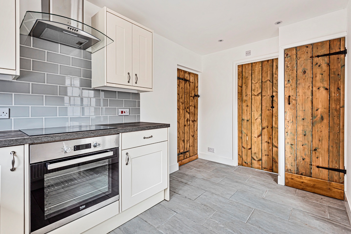 Wormley, Godalming 2 Bed SemiDetached House, Rose Cottages, GU8 To