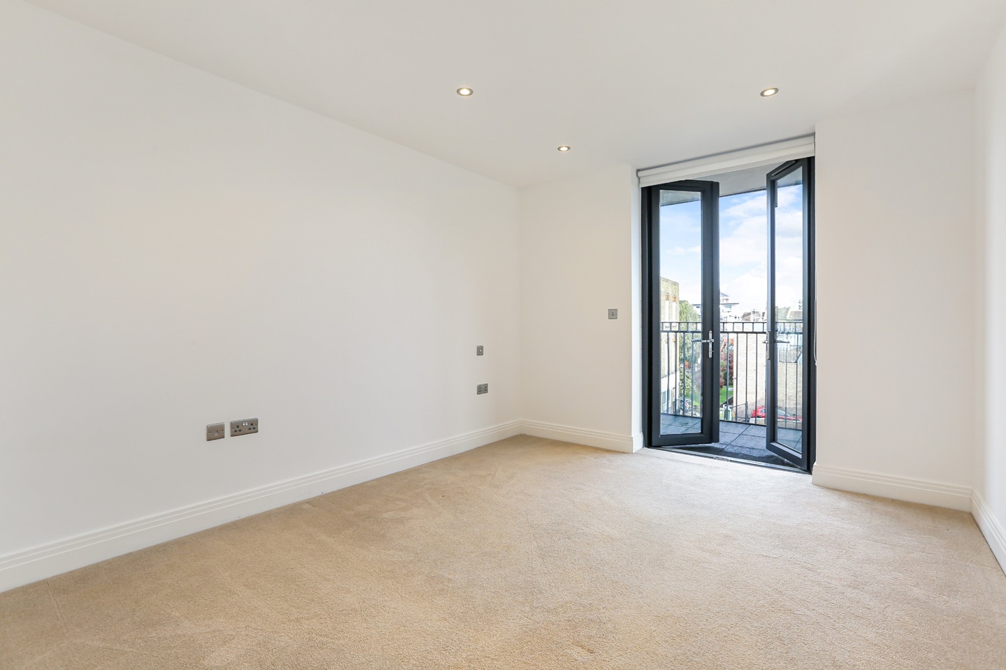 London 3 Bed Flat, Watsons Street, SE8 To Rent Now for £2,350.00 p/m