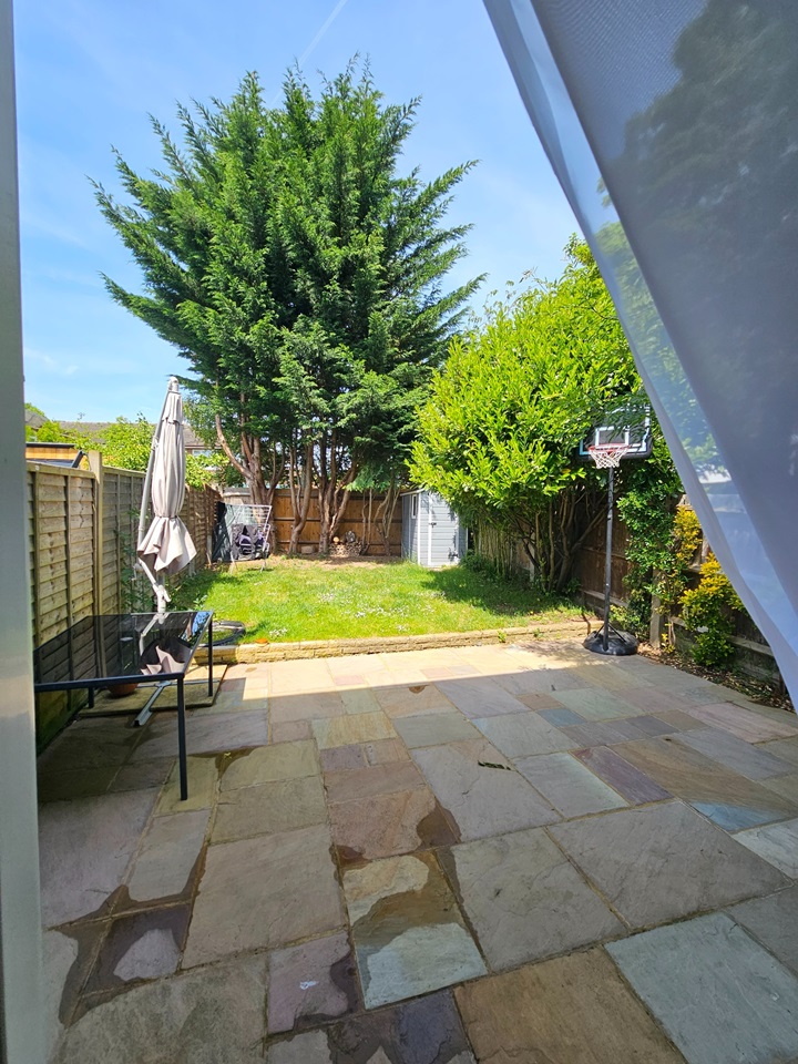 Mill End, Rickmansworth 2 Bed End Terrace, Clarkfield, WD3 To Rent