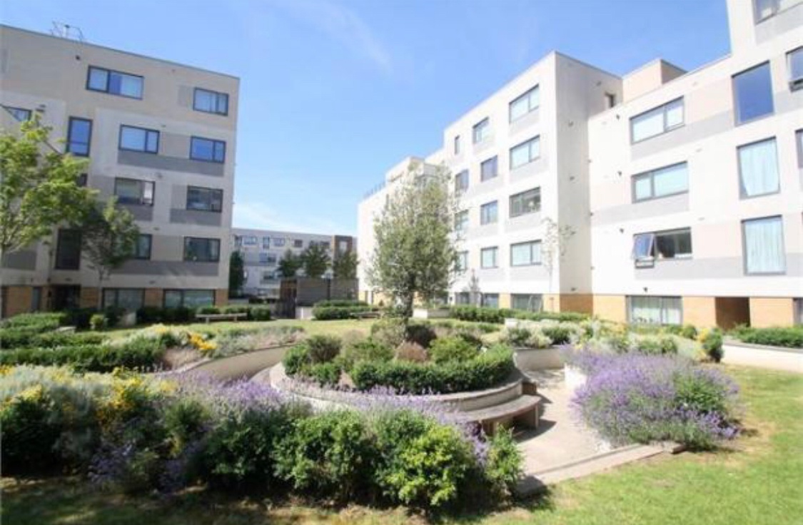 Stanwell, StainesUponThames, Middlesex 2 Bed Flat, Town Lane, TW19