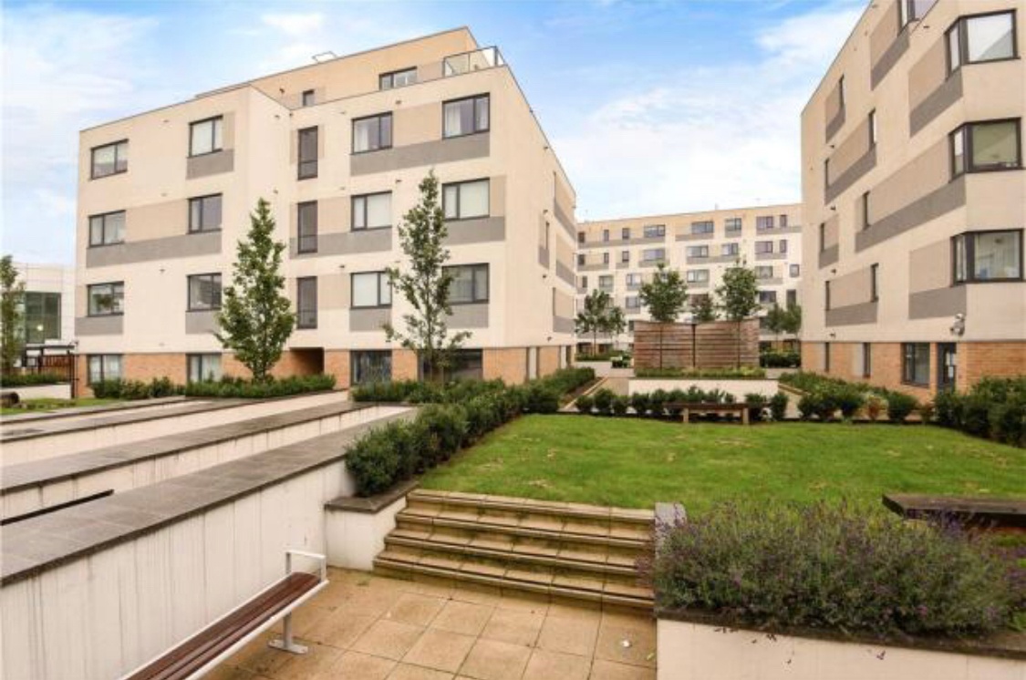 Stanwell, StainesUponThames, Middlesex 2 Bed Flat, Town Lane, TW19