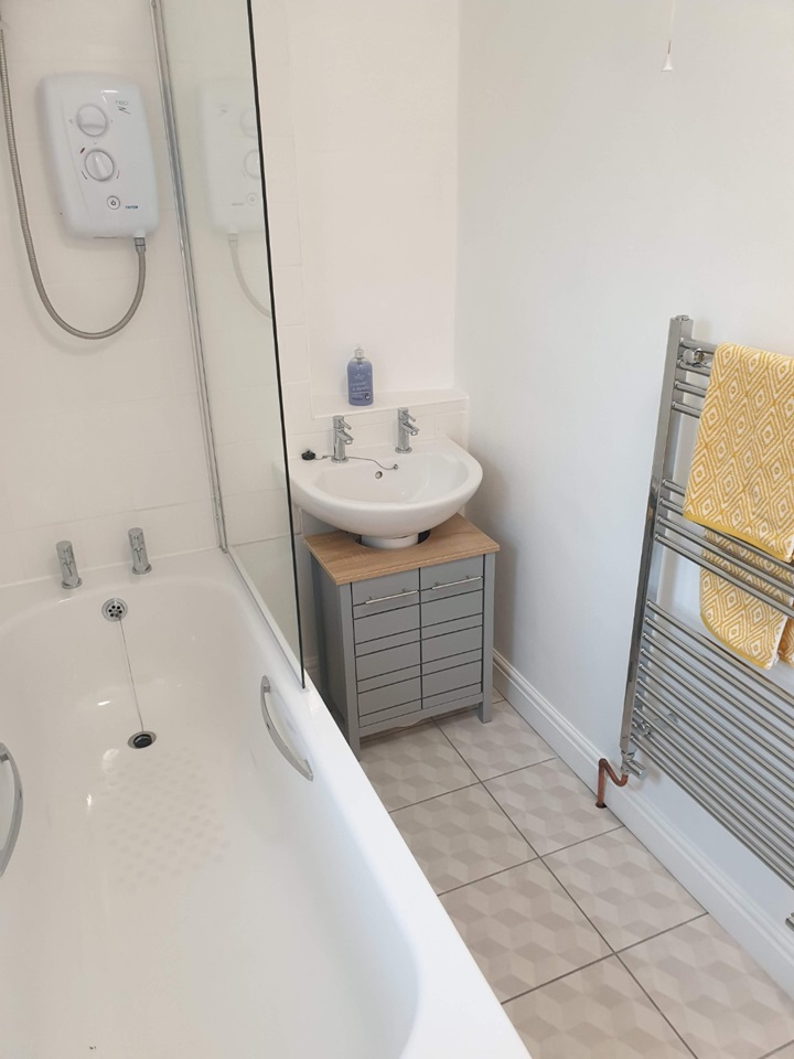 Chasetown, Burntwood 3 Bed SemiDetached House, New Street, WS7 To