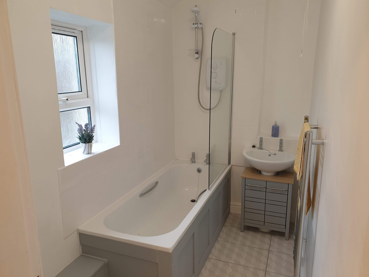 Chasetown, Burntwood 3 Bed SemiDetached House, New Street, WS7 To