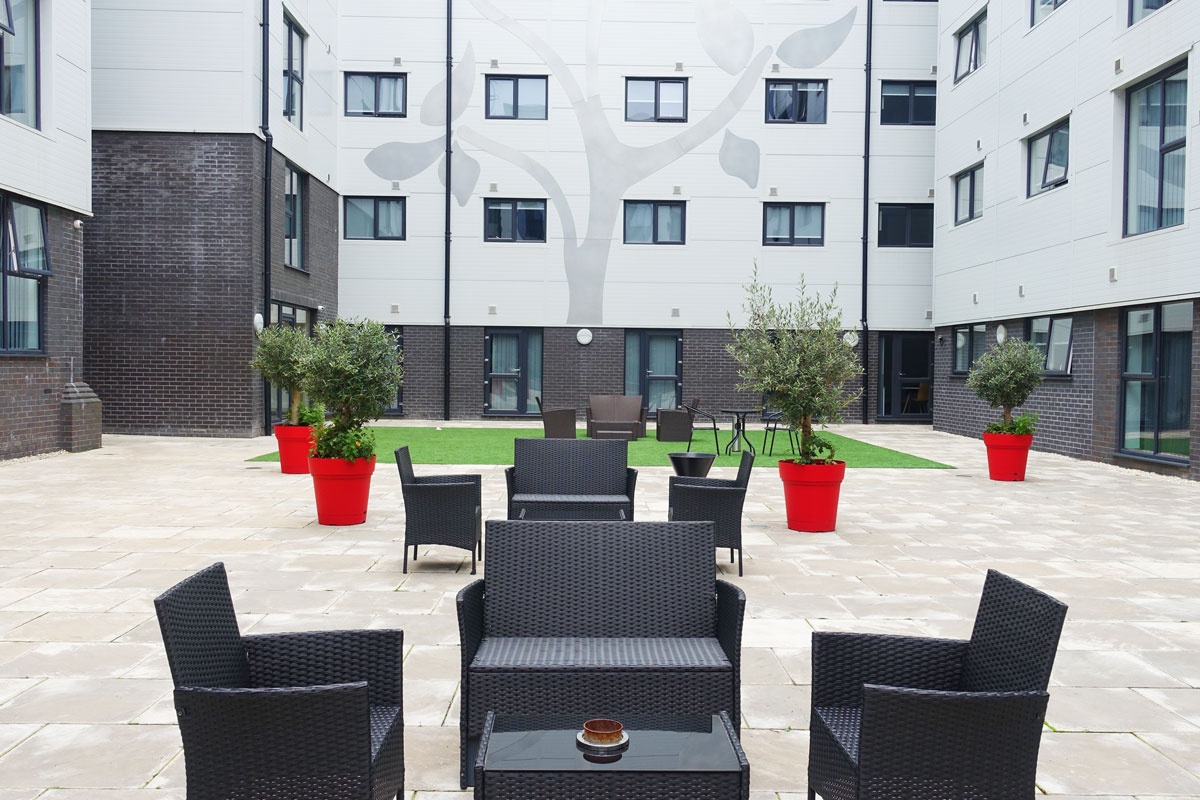 Luton Studio Flat, Dumfries Street, LU1 To Rent Now for £925.00 p/m