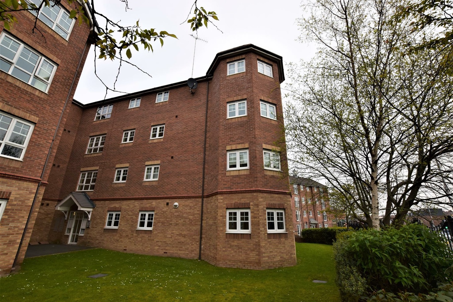 Birkenhead 1 Bed Flat, Maxwell Court, CH42 To Rent Now for £625.00 p/m
