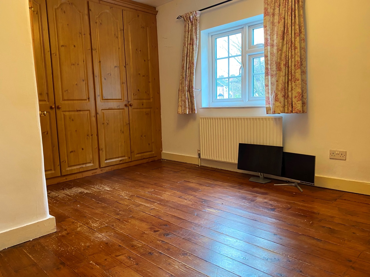 Blackwater, Camberley 2 Bed End Terrace, Vicarage Road, GU17 To Rent Now for £1,300.00 p/m