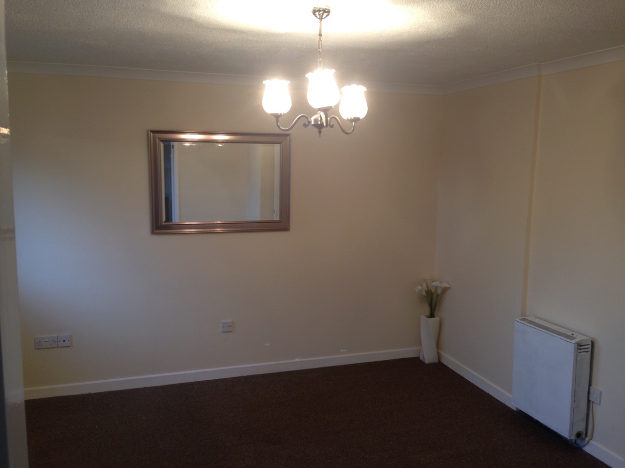 Droitwich 2 Bed Flat, Elizabeth Court, WR9 To Rent Now for £725.00 p/m