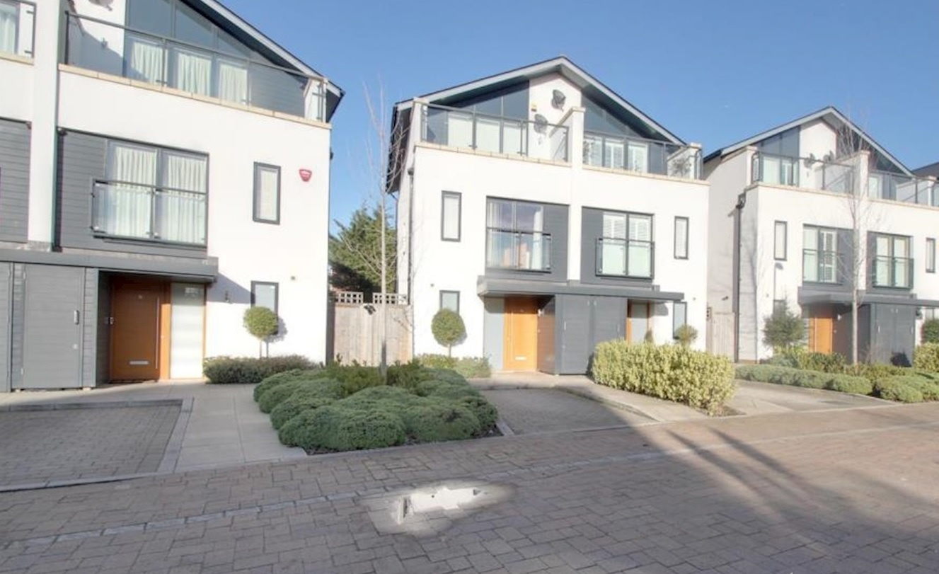 Romford 3 Bed SemiDetached House, Godwin Terrace, RM3 To Rent Now