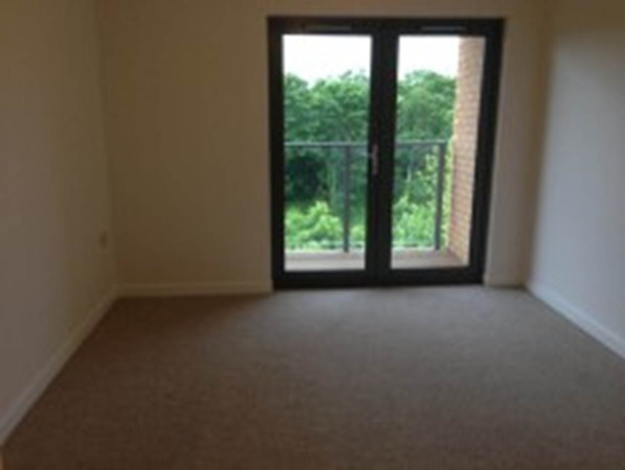 London 1 Bed Flat, Friern Road, N11 To Rent Now for £1,375.