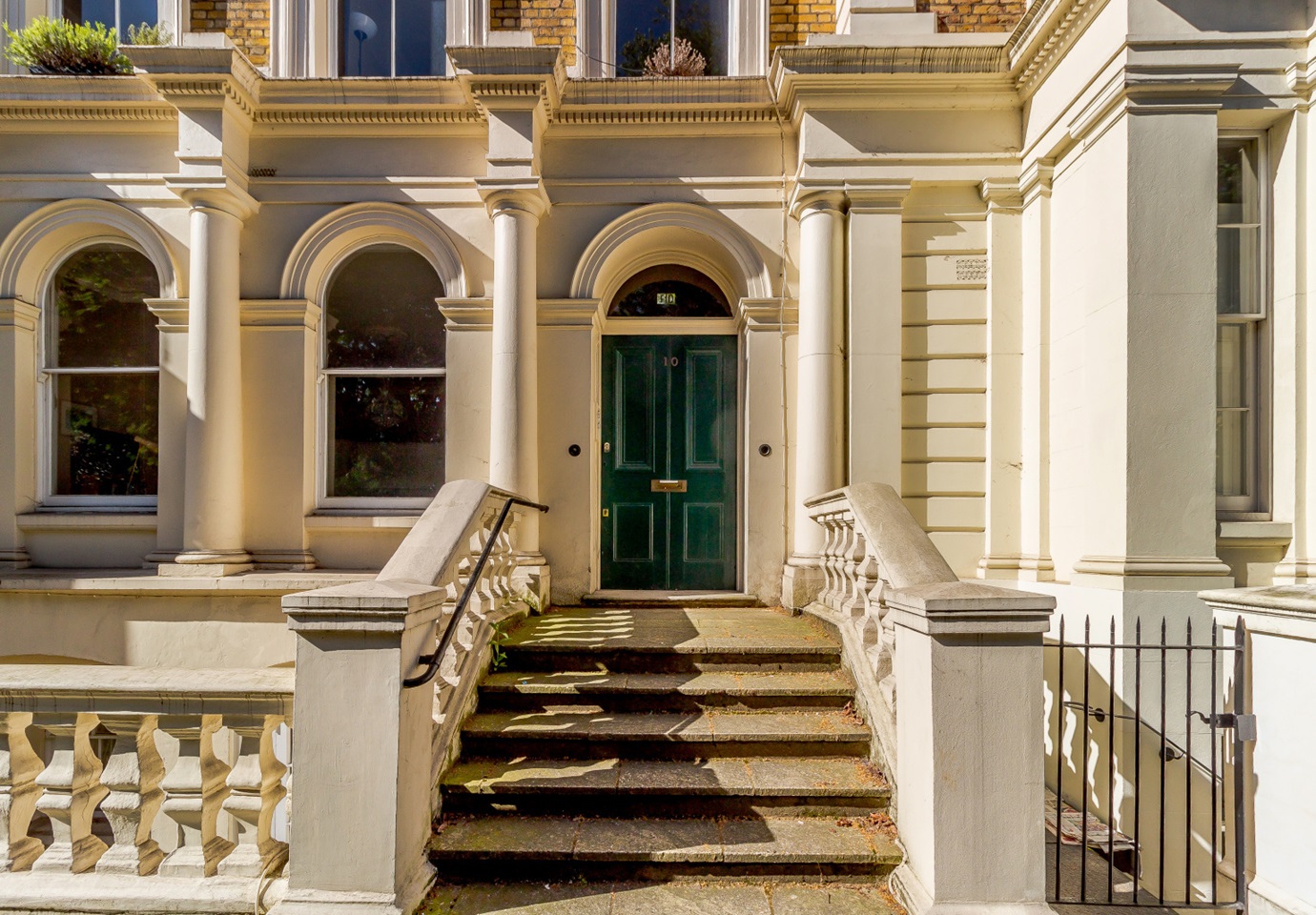 London 1 Bed Flat, Albert Square, SW8 To Rent Now for £1,400.00 p/m