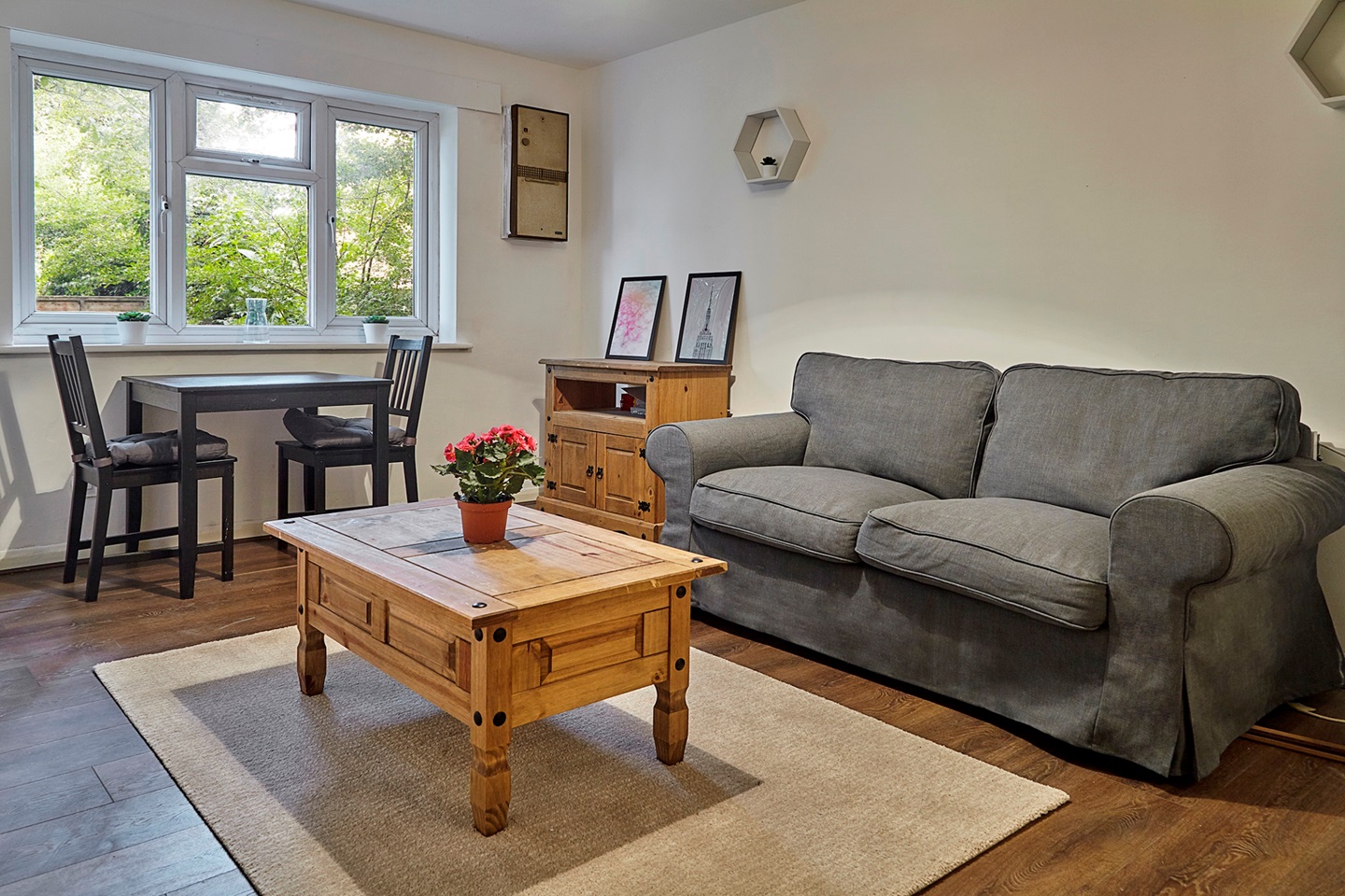 Hounslow 1 Bed Flat, Staines Road, TW3 To Rent Now for £1,250.00 p/m