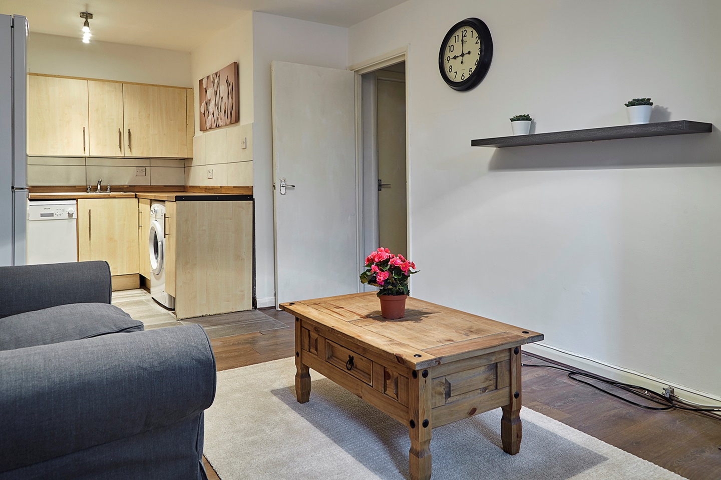 Hounslow 1 Bed Flat, Staines Road, TW3 To Rent Now for £1,250.00 p/m