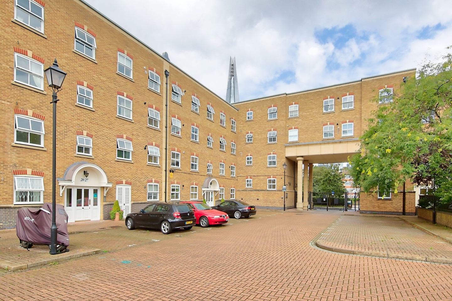 London Bridge 3 Bed Flat, London Bridge, SE1 To Rent Now for £2,500