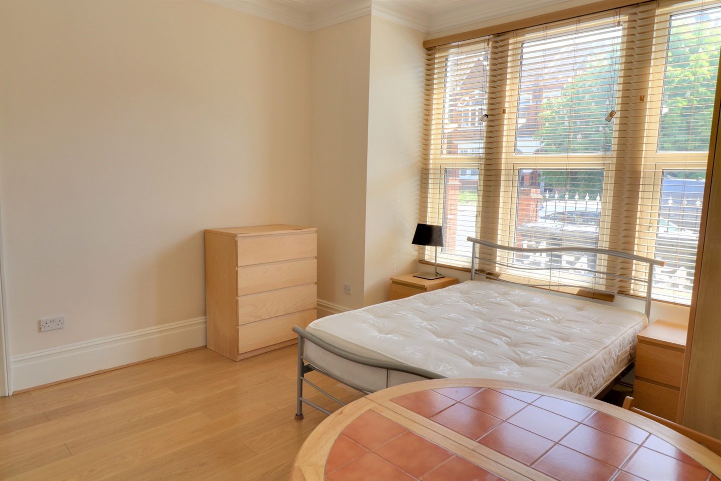 London Bedsit, Stanthorpe Road, SW16 To Rent Now for £700.00 p/m