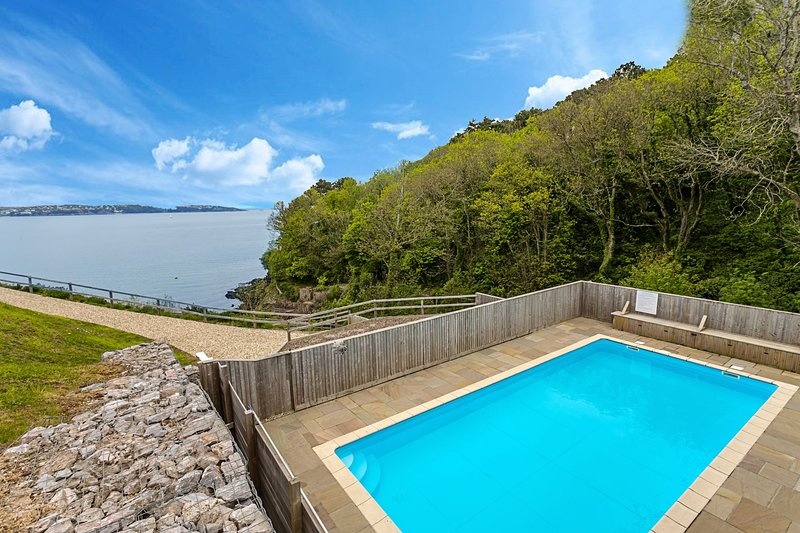 Brixham 2 Bed Flat, The Cove, TQ5 To Rent Now for £900.00 p/m