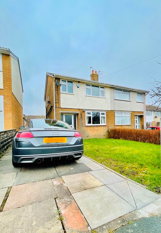 Halifax 3 Bed SemiDetached House, Illingworth Avenue, HX2 To Rent