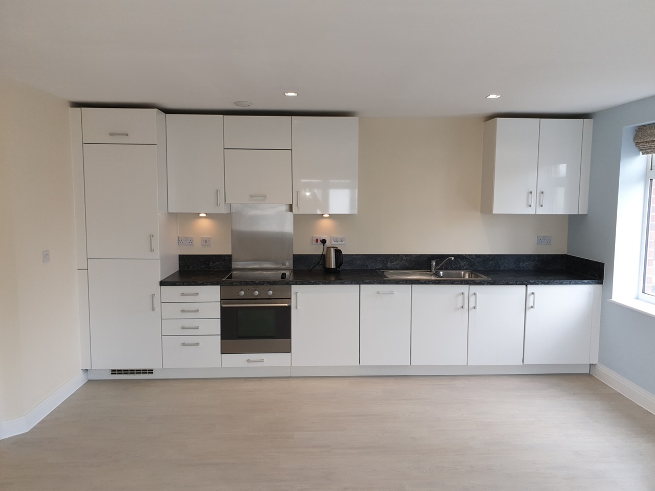 Byfleet, West Byfleet 2 Bed Flat, Ellis Court, KT14 To Rent Now for