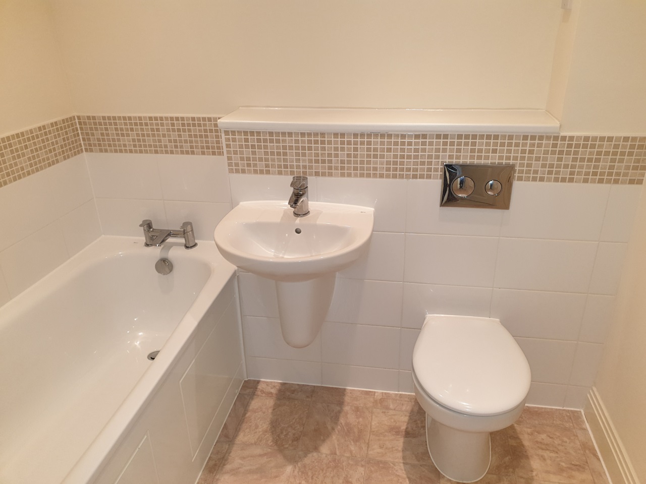 Byfleet, West Byfleet 2 Bed Flat, Ellis Court, KT14 To Rent Now for