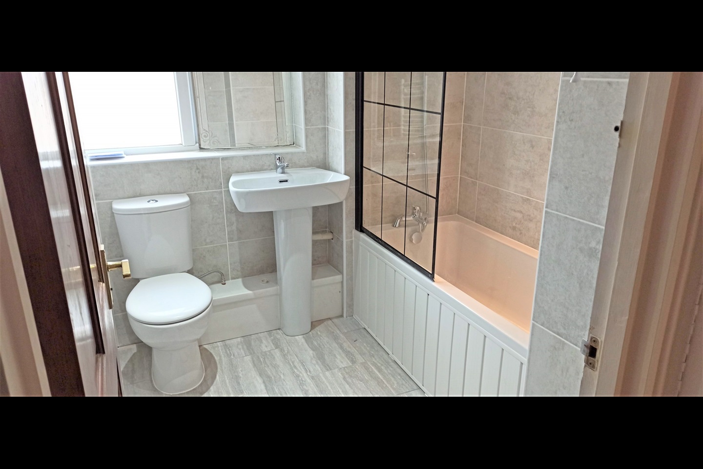 Aldershot 3 Bed Flat, North Lane, GU12 To Rent Now for £1,300.00 p/m