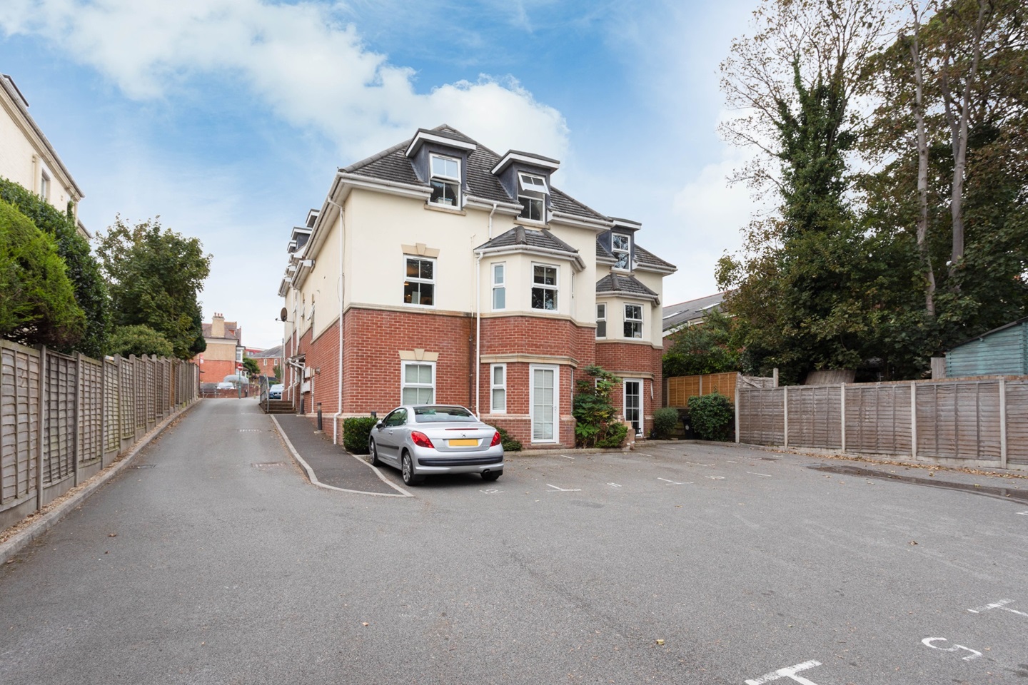 Bournemouth 2 Bed Flat, Southbourne Road, BH6 To Rent Now for £975.