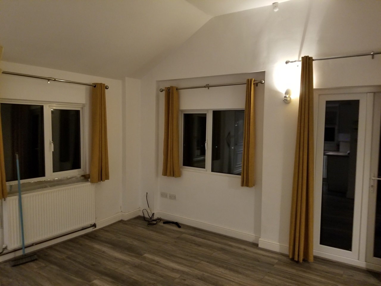 High Studio Flat, Hatters Lane, HP13 To Rent Now for £1,000