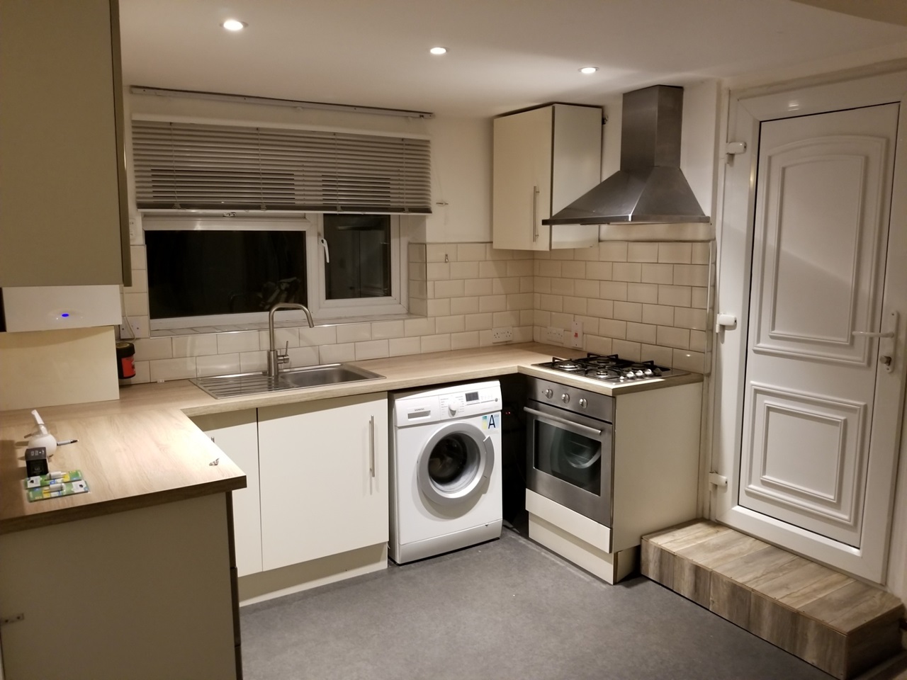 High Studio Flat, Hatters Lane, HP13 To Rent Now for £1,000