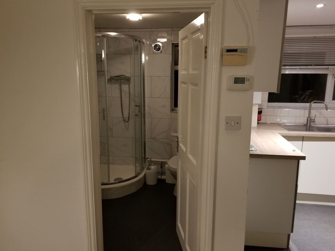 High Studio Flat, Hatters Lane, HP13 To Rent Now for £1,000