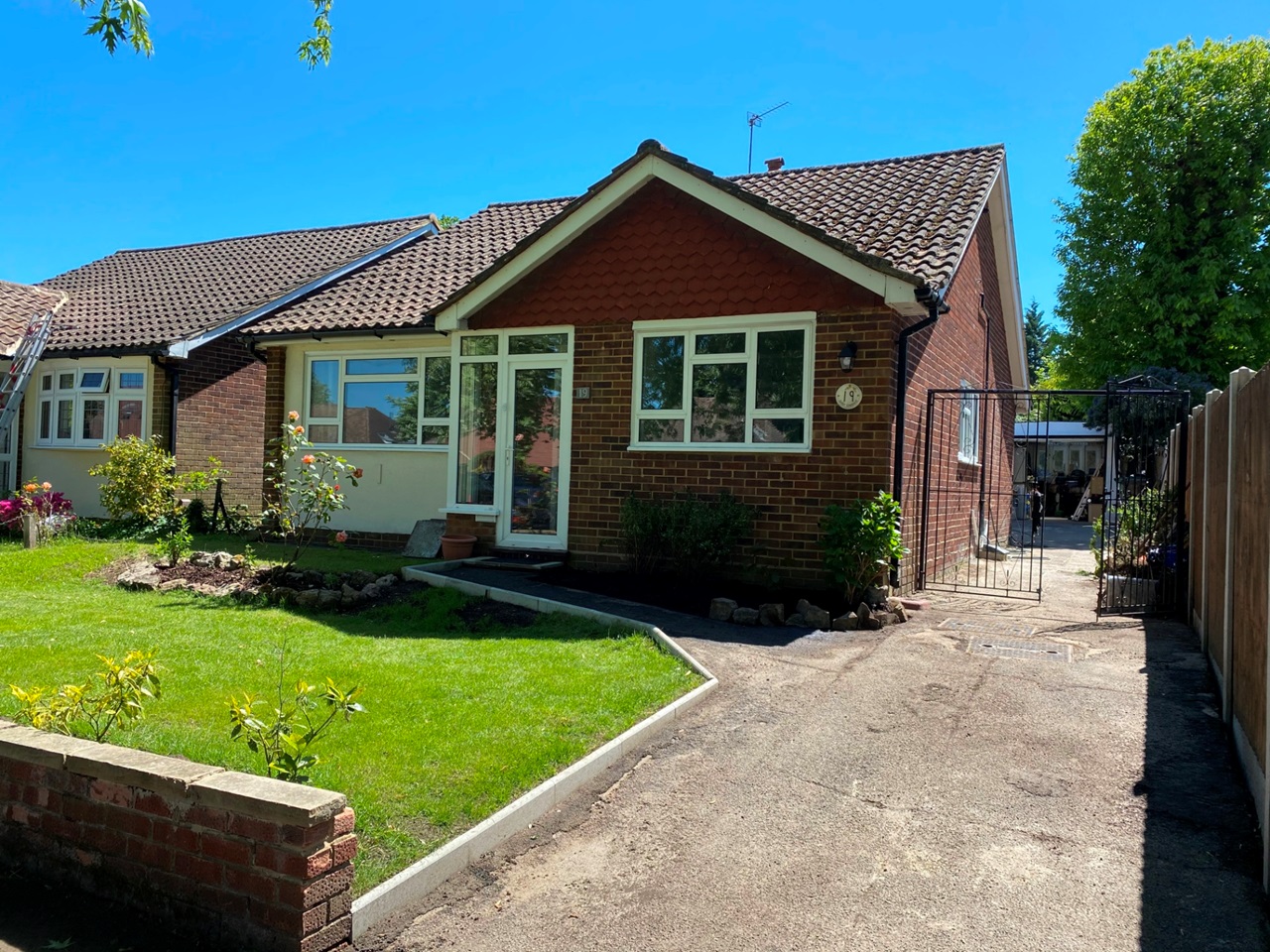 Bromley 2 Bed Bungalow, Cedar Crescent, BR2 To Rent Now for £1,500.