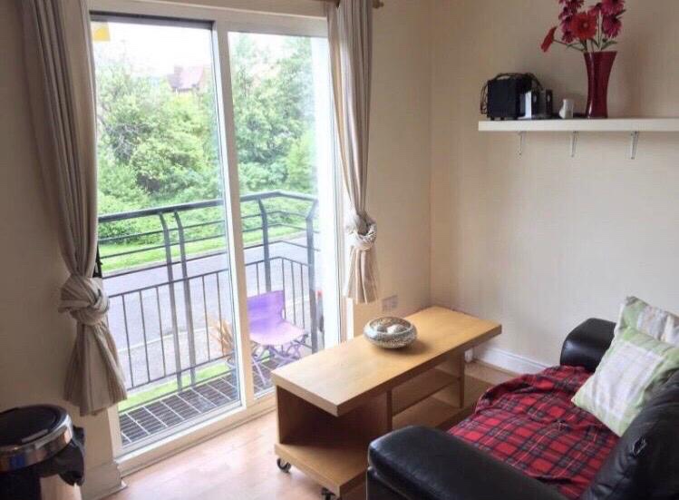 Edinburgh Room in a Shared House, West Fairbrae Drive, EH11 To Rent